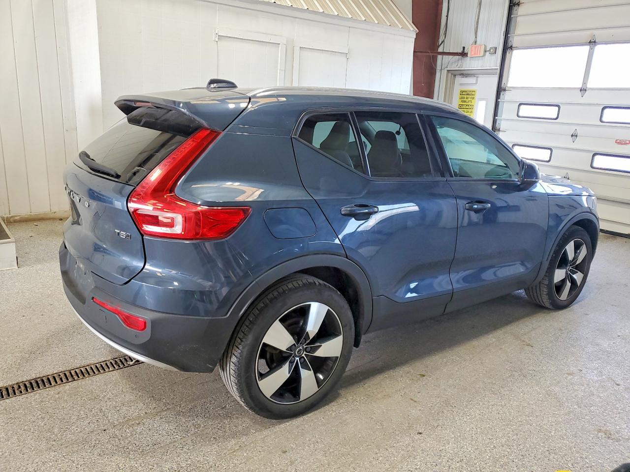 2021 VOLVO XC40 T5 MOMENTUM — снимка 3