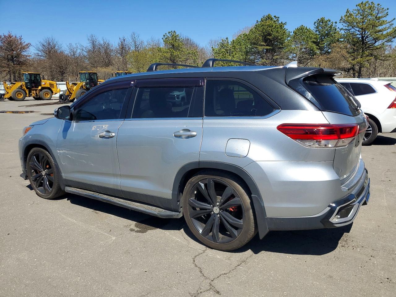 2019 TOYOTA HIGHLANDER XLE — снимка 2