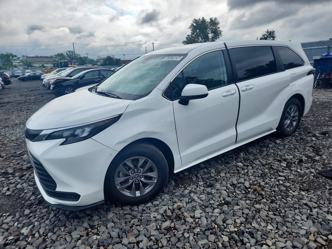 2024 TOYOTA SIENNA LE