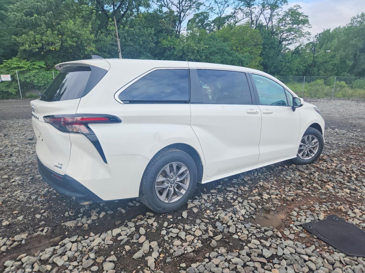 2024 TOYOTA SIENNA LE — снимка 3