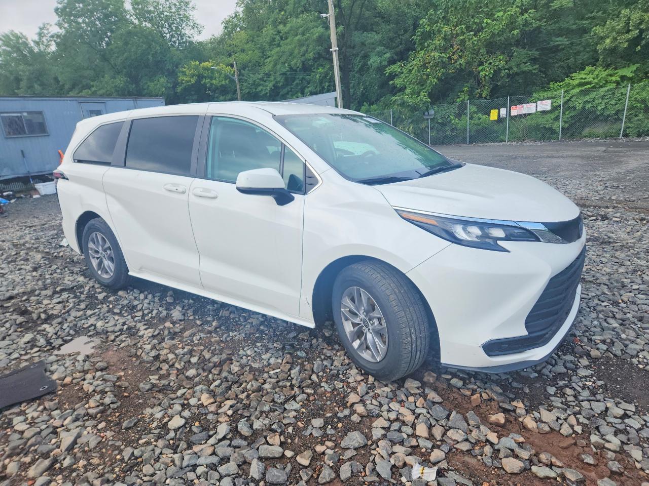 2024 TOYOTA SIENNA LE — снимка 4