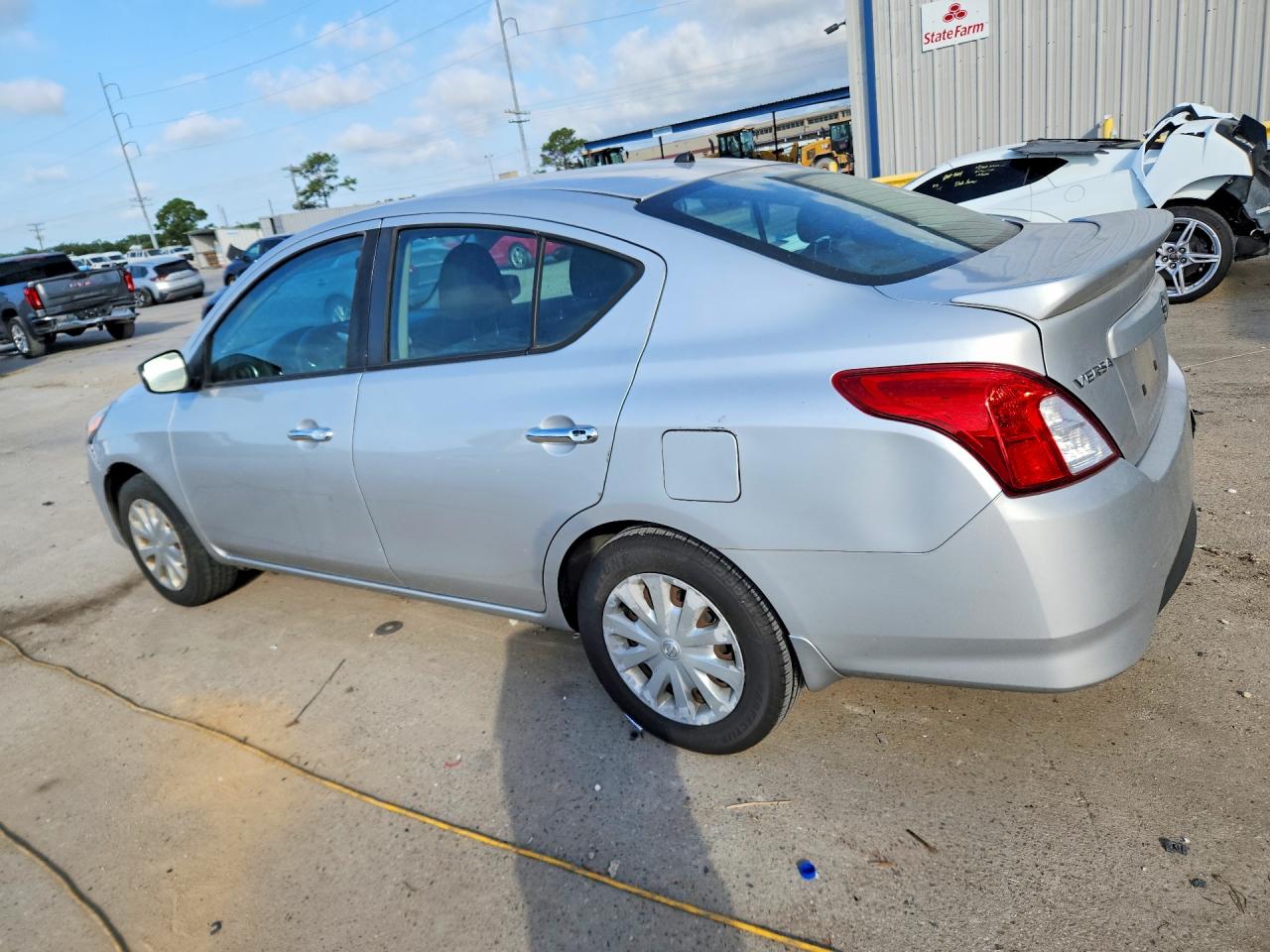 2017 NISSAN VERSA 1.6 SV — снимка 2