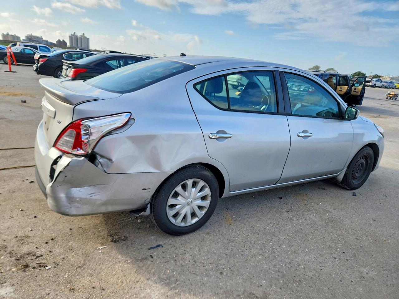 2017 NISSAN VERSA 1.6 SV — снимка 3