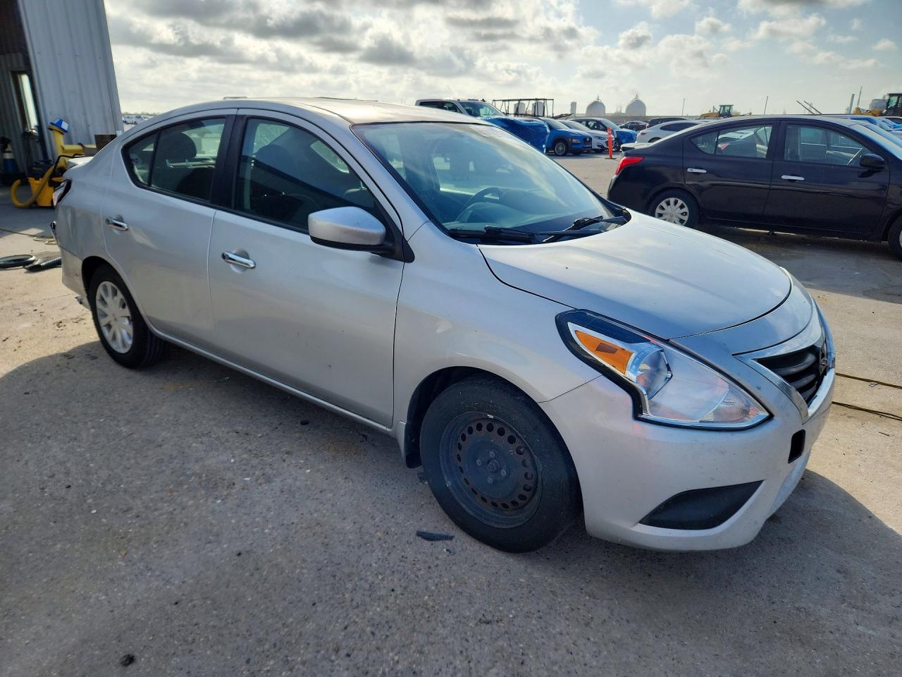 2017 NISSAN VERSA 1.6 SV — снимка 4