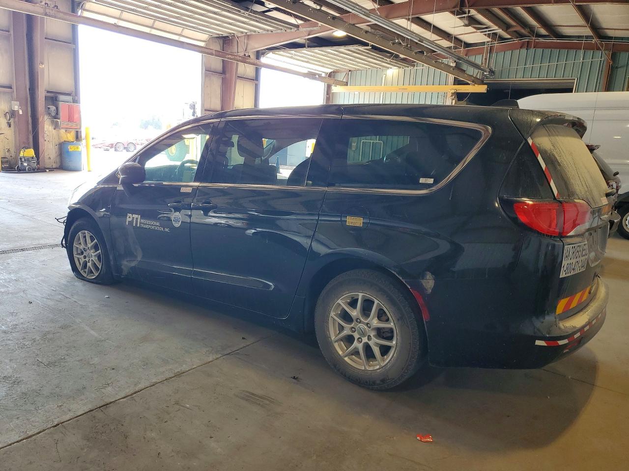 2022 CHRYSLER VOYAGER LX — снимка 2