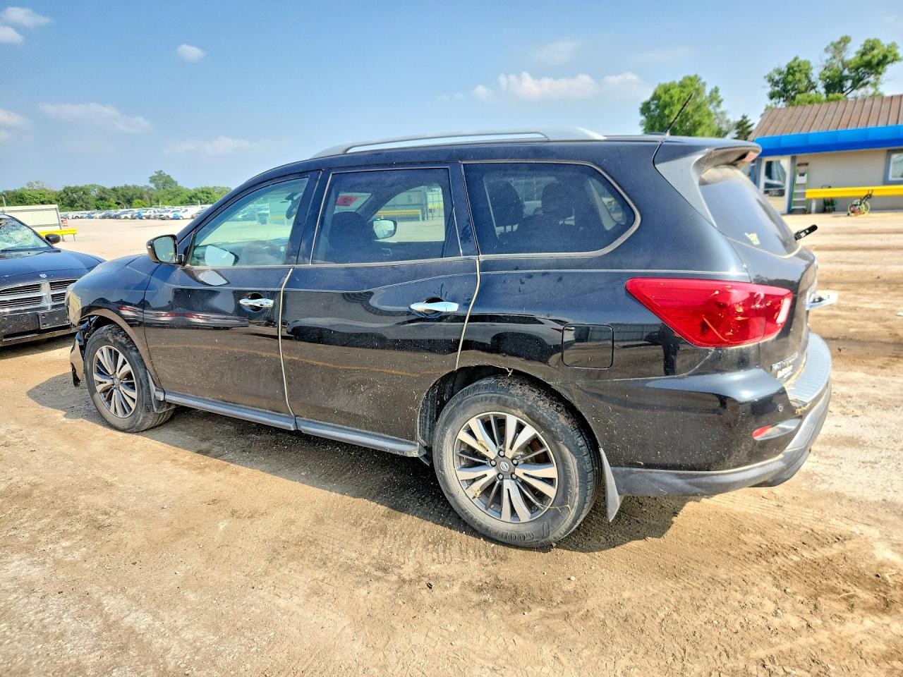 2017 NISSAN PATHFINDER SV — снимка 2