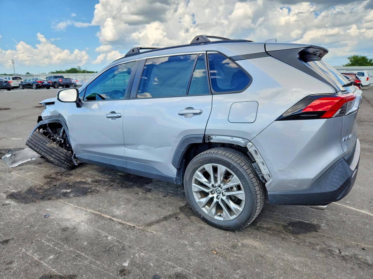 2022 TOYOTA RAV4 XLE PREMIUM — снимка 2