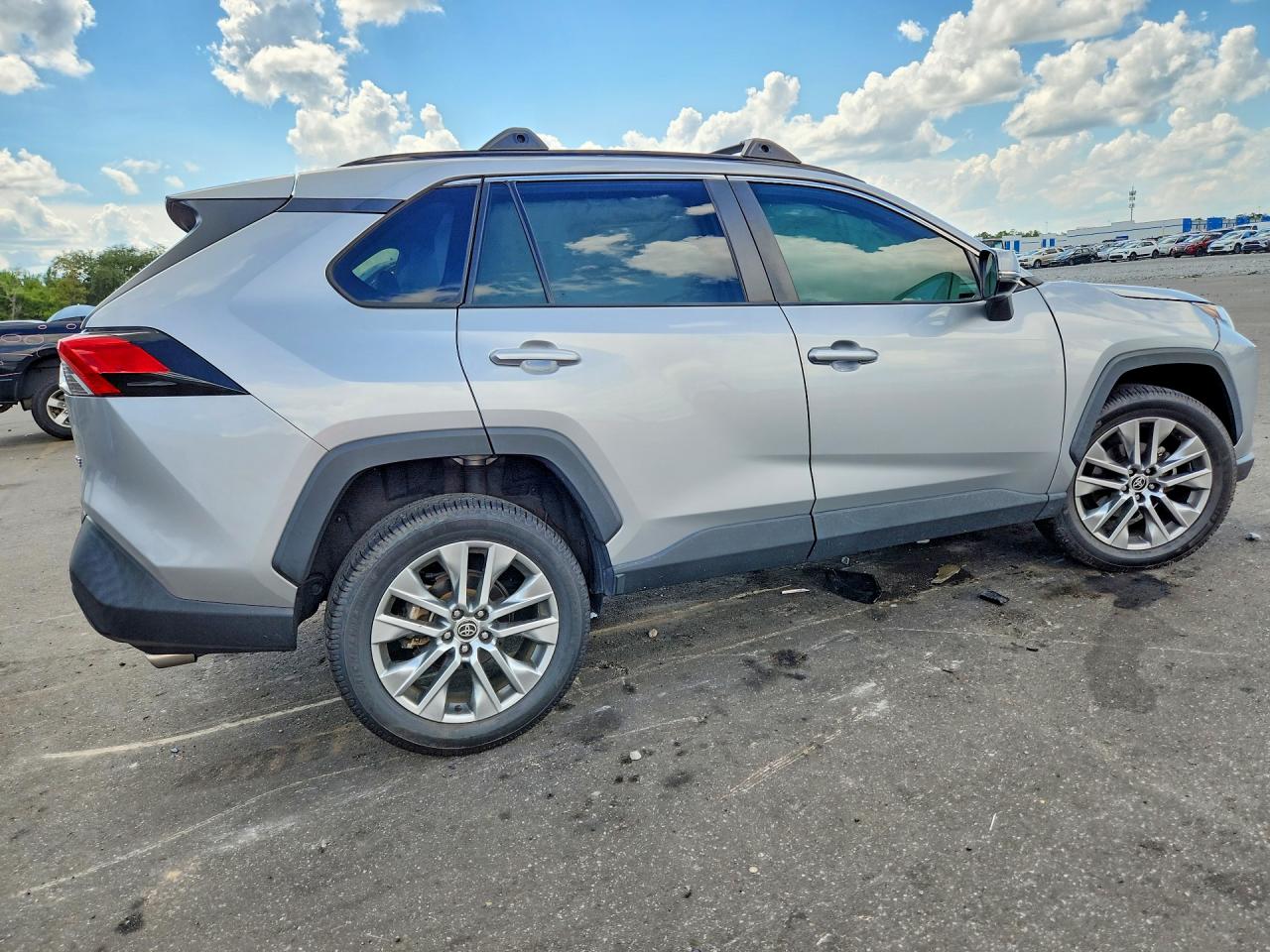 2022 TOYOTA RAV4 XLE PREMIUM — снимка 3