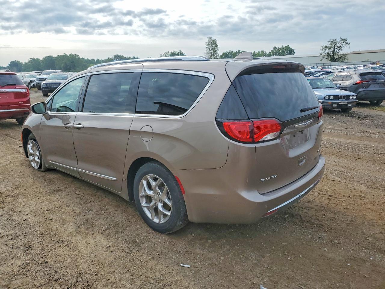 2017 CHRYSLER PACIFICA LIMITED — снимка 2