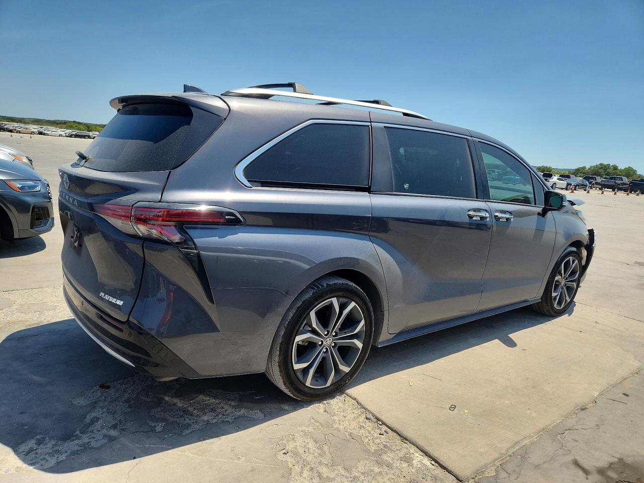 2025 TOYOTA SIENNA PLATINUM 7-PASSENGER — снимка 3