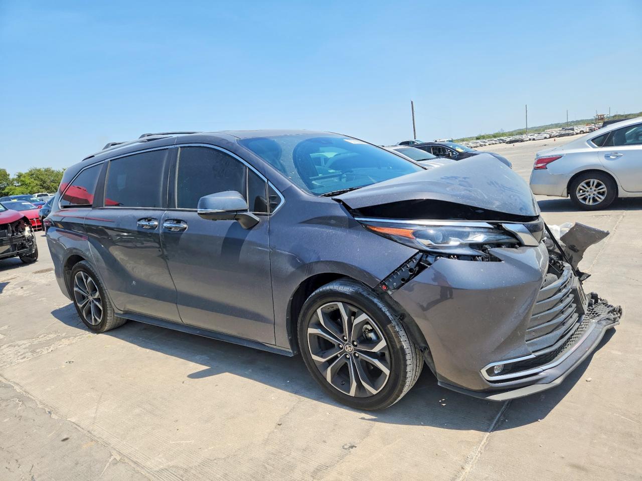 2025 TOYOTA SIENNA PLATINUM 7-PASSENGER — снимка 4