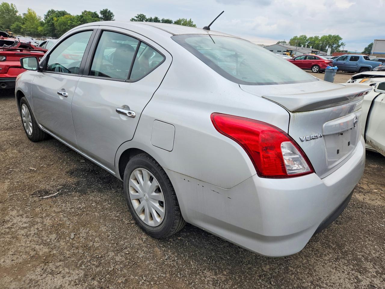 2017 NISSAN VERSA 1.6 SV — снимка 2