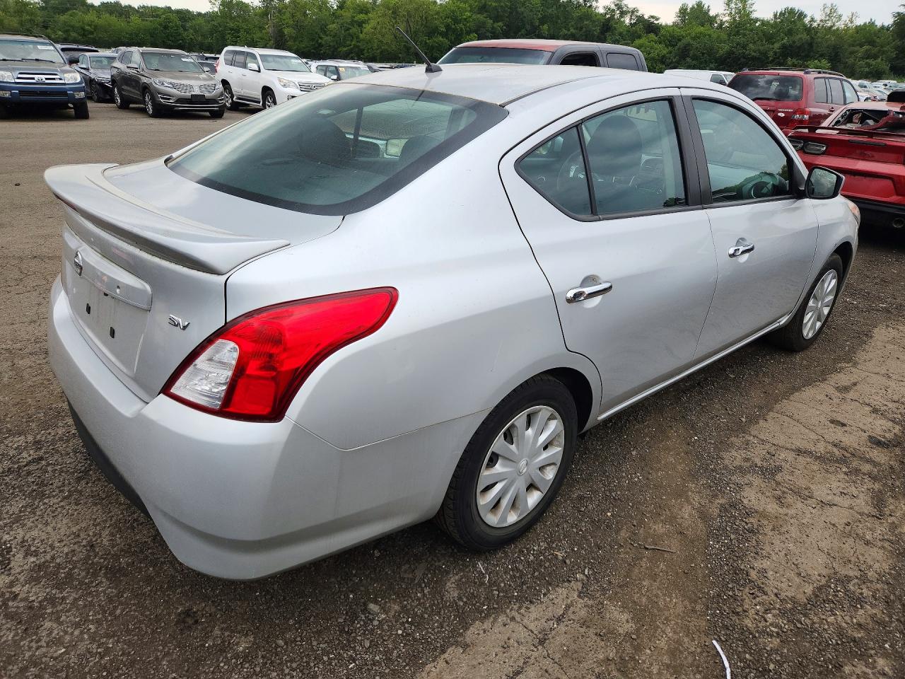 2017 NISSAN VERSA 1.6 SV — снимка 3