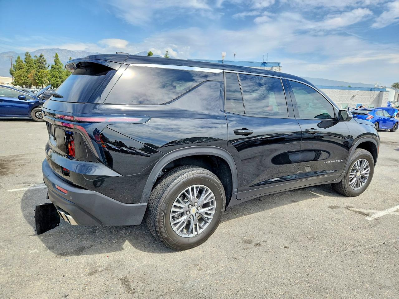 2024 CHEVROLET TRAVERSE LS — снимка 3