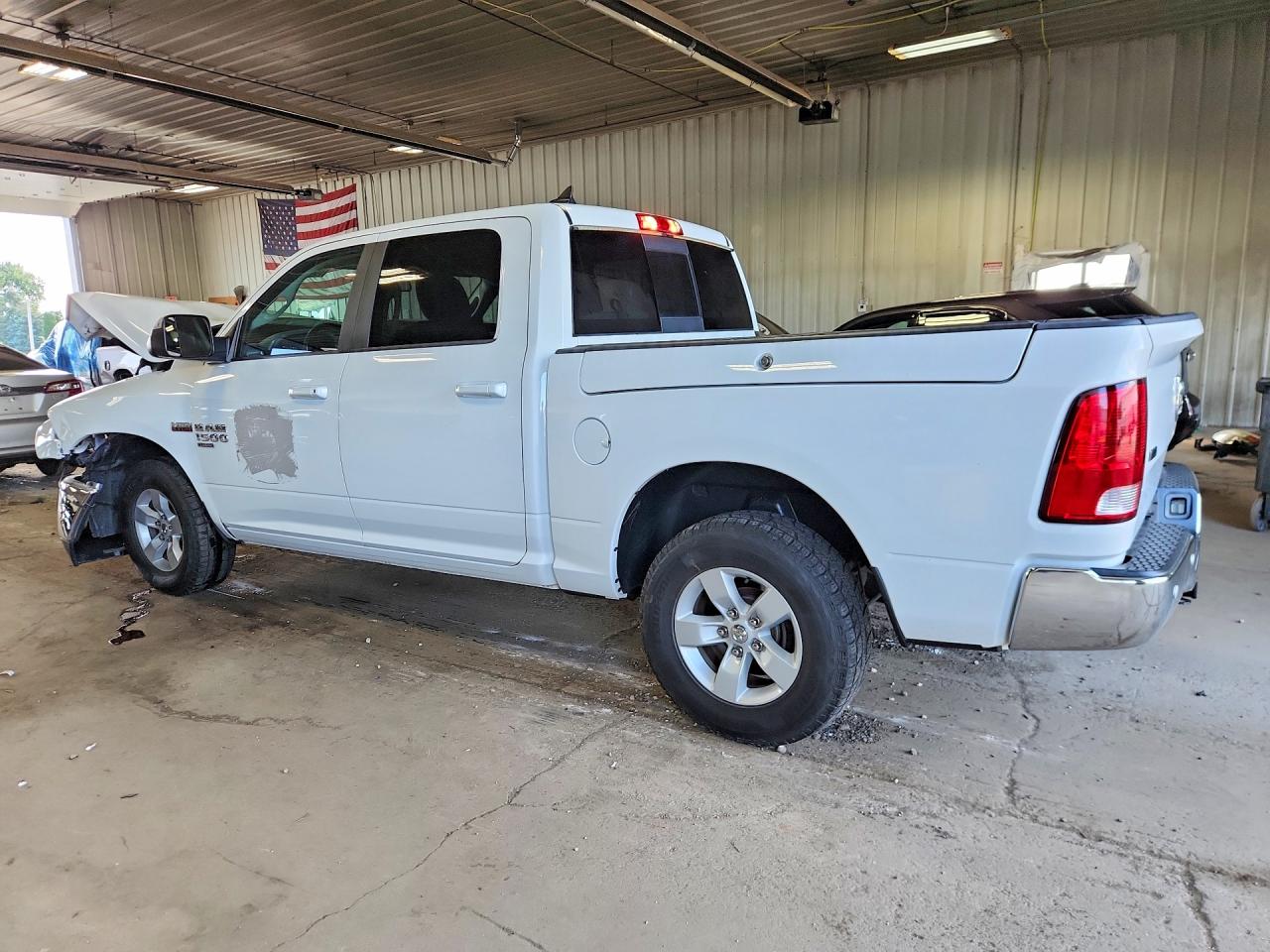 2019 RAM 1500 CLASSIC SLT — снимка 2