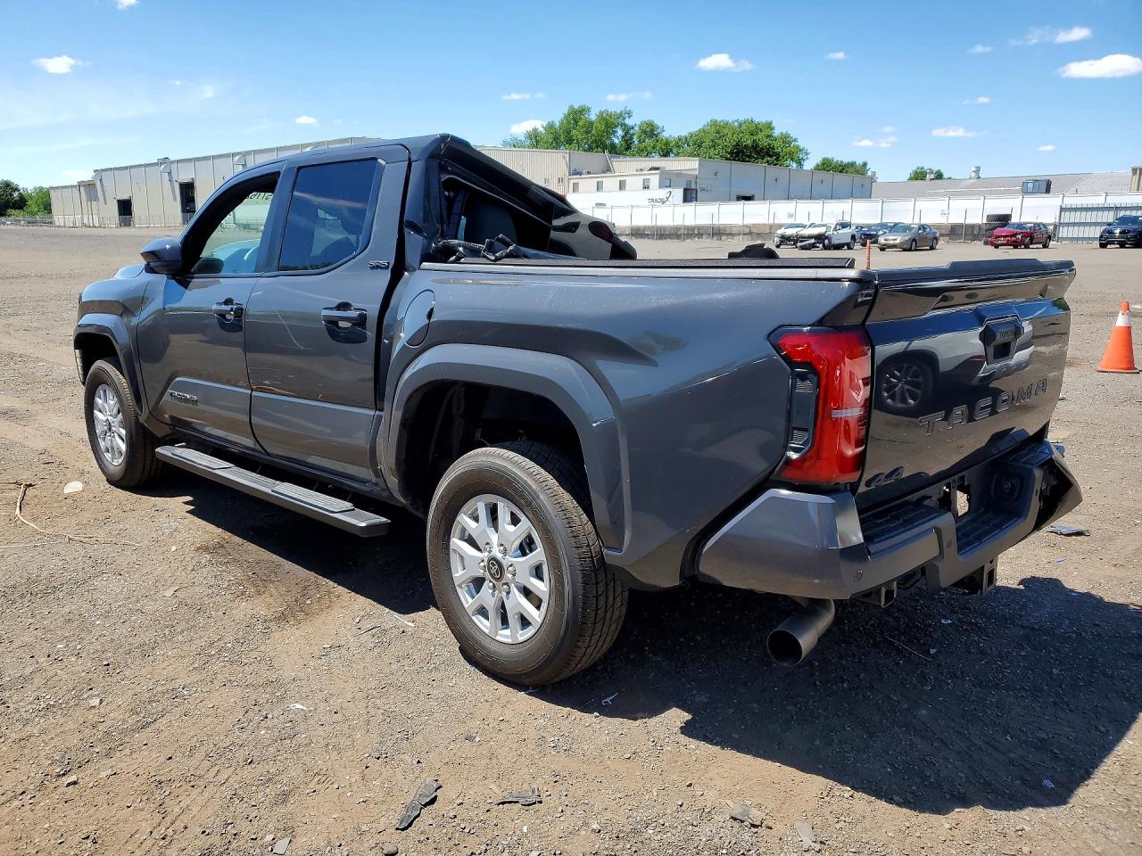 2025 TOYOTA TACOMA SR5 — снимка 2
