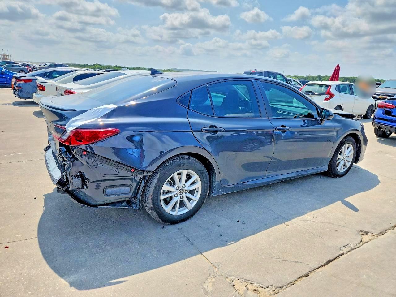 2025 TOYOTA CAMRY LE — снимка 3