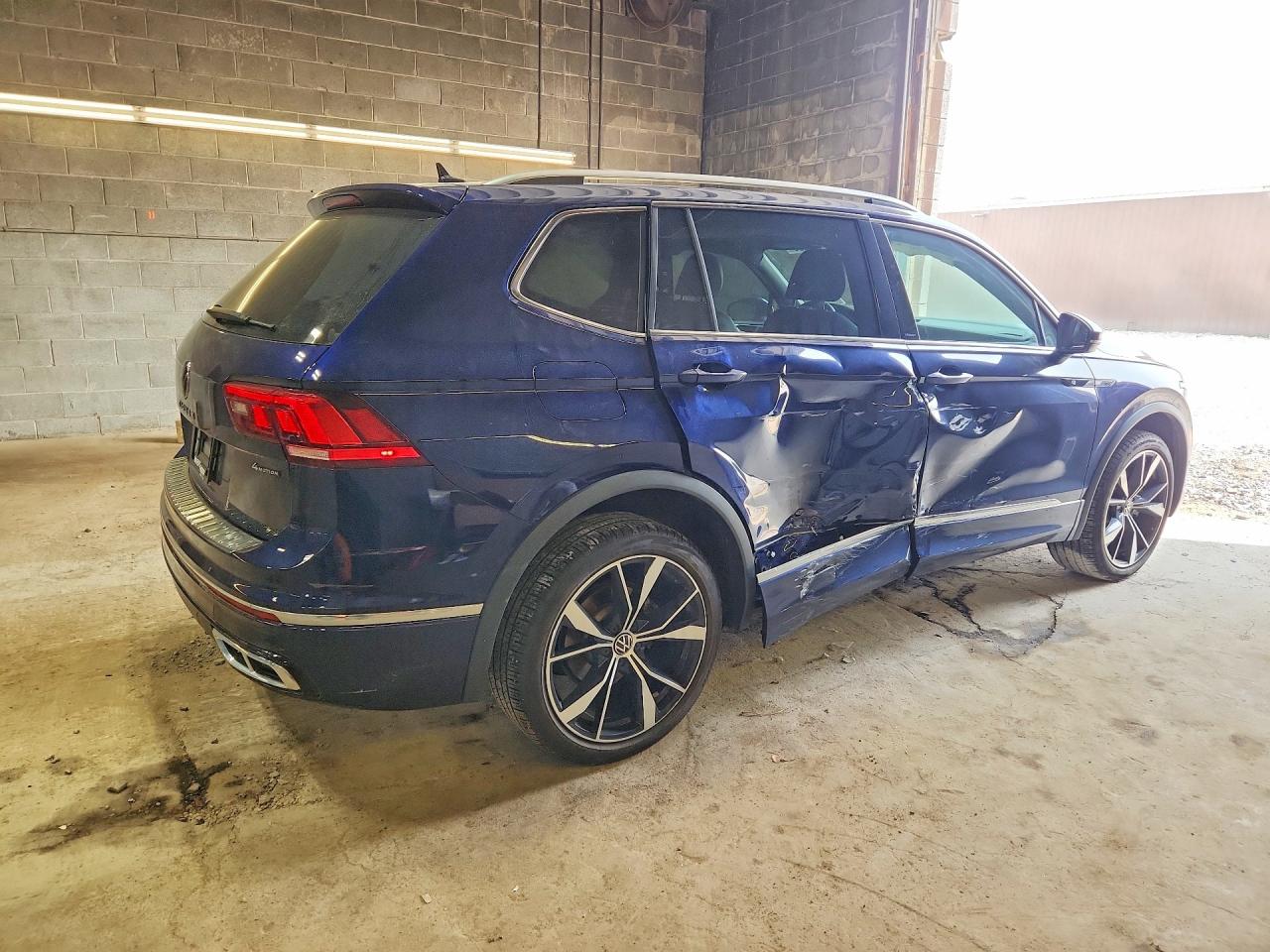 2024 VOLKSWAGEN TIGUAN SEL R-LINE BLACK — снимка 3