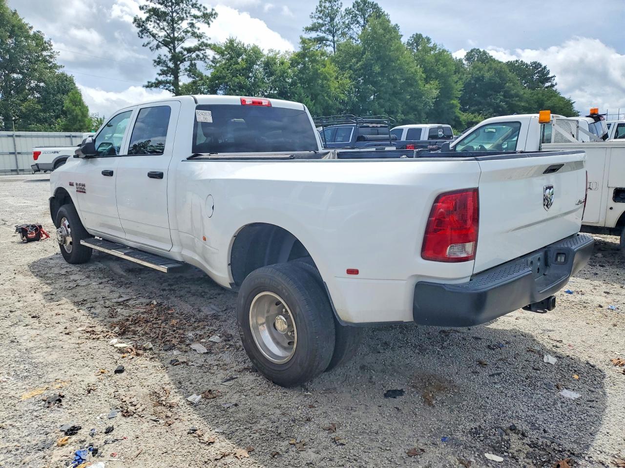 2018 RAM 3500 ST — снимка 2