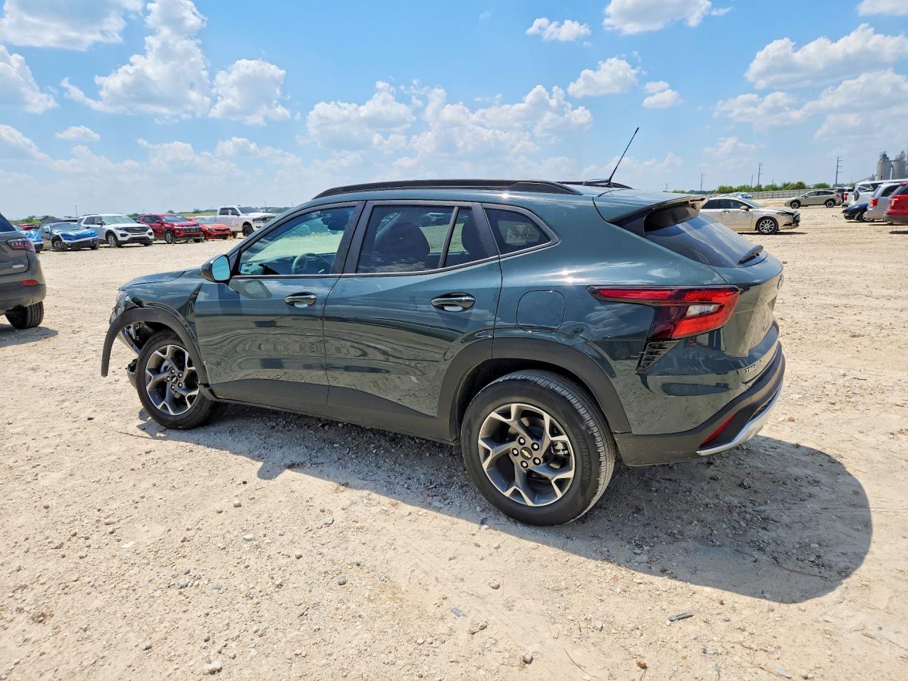 2026 CHEVROLET TRAX 1LT — снимка 2
