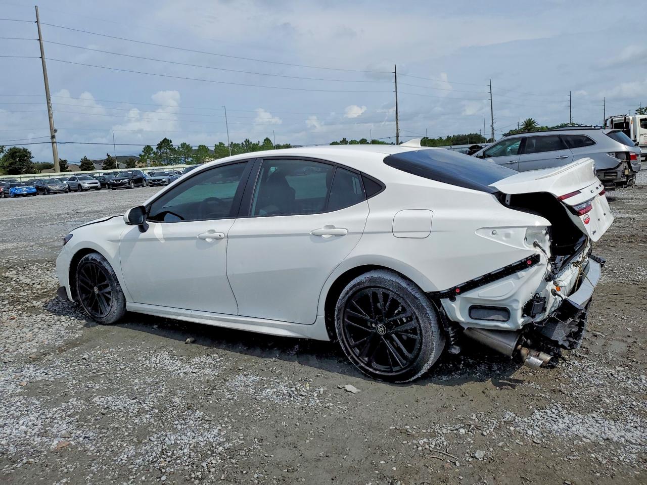 2025 TOYOTA CAMRY SE — снимка 2