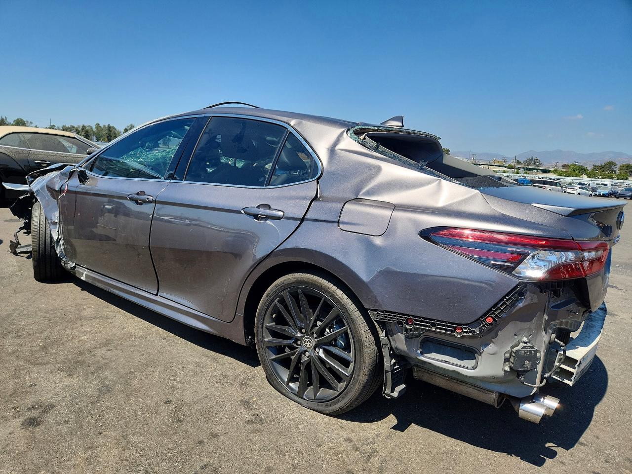 2024 TOYOTA CAMRY XSE — снимка 2