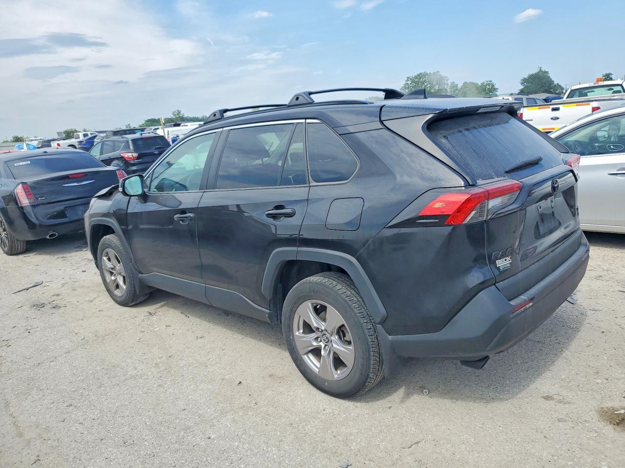 2022 TOYOTA RAV4 XLE — снимка 2