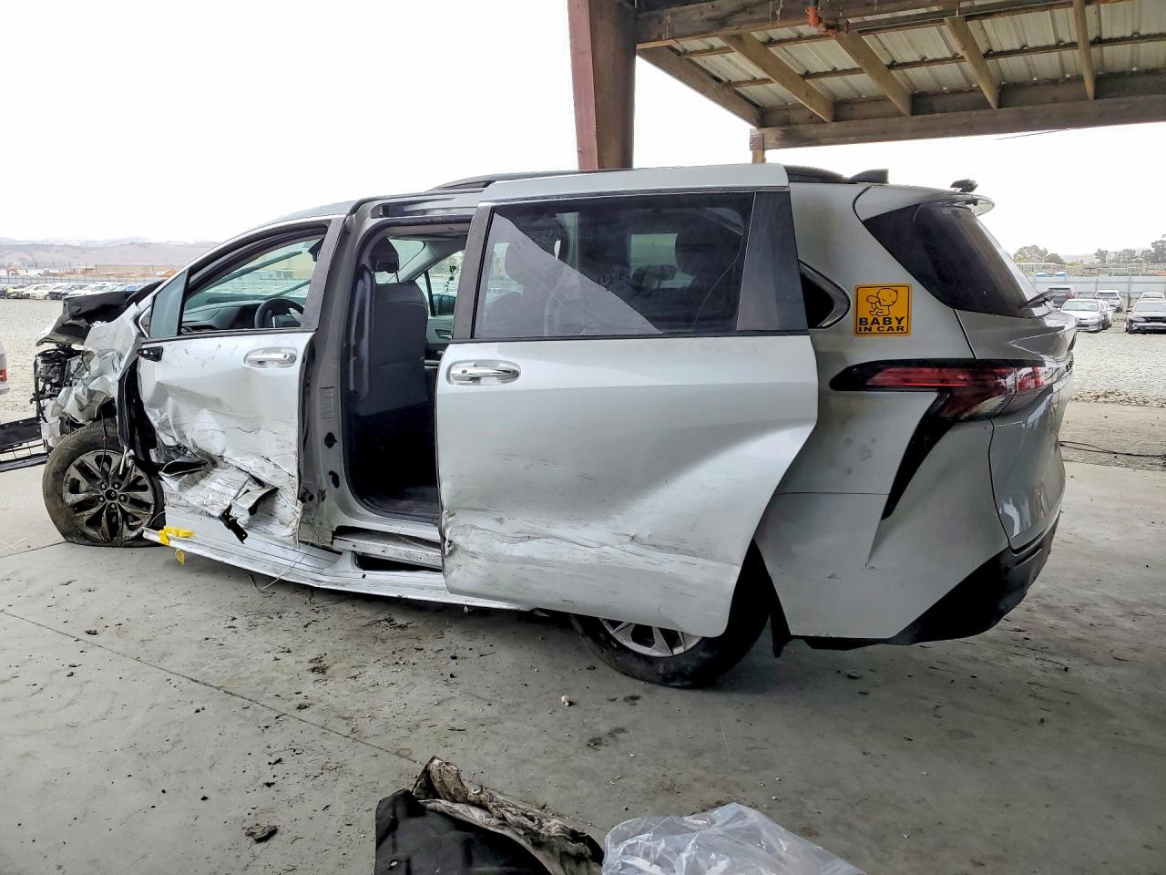 2022 TOYOTA SIENNA XLE — снимка 2
