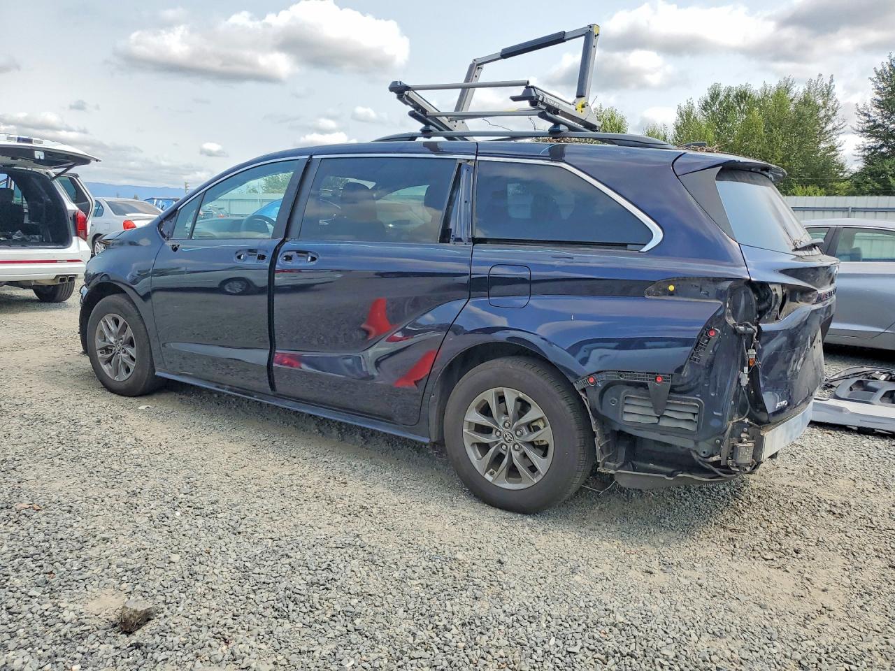 2024 TOYOTA SIENNA LE — снимка 2