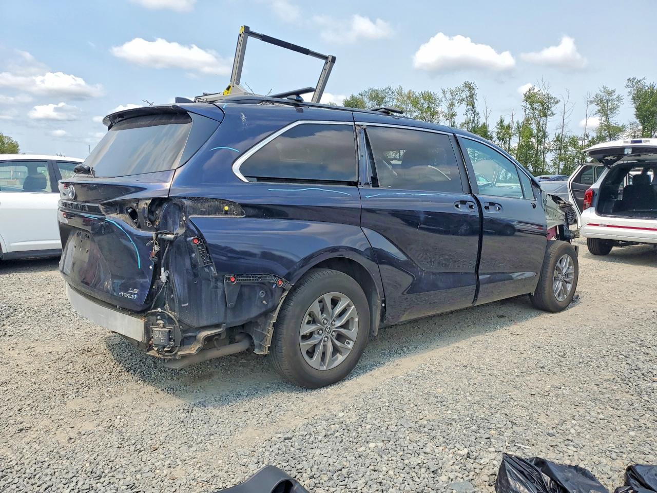 2024 TOYOTA SIENNA LE — снимка 3