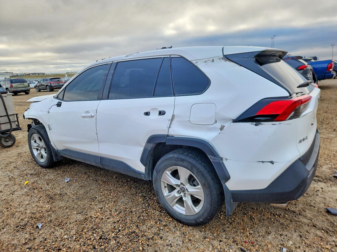 2021 TOYOTA RAV4 XLE — снимка 2