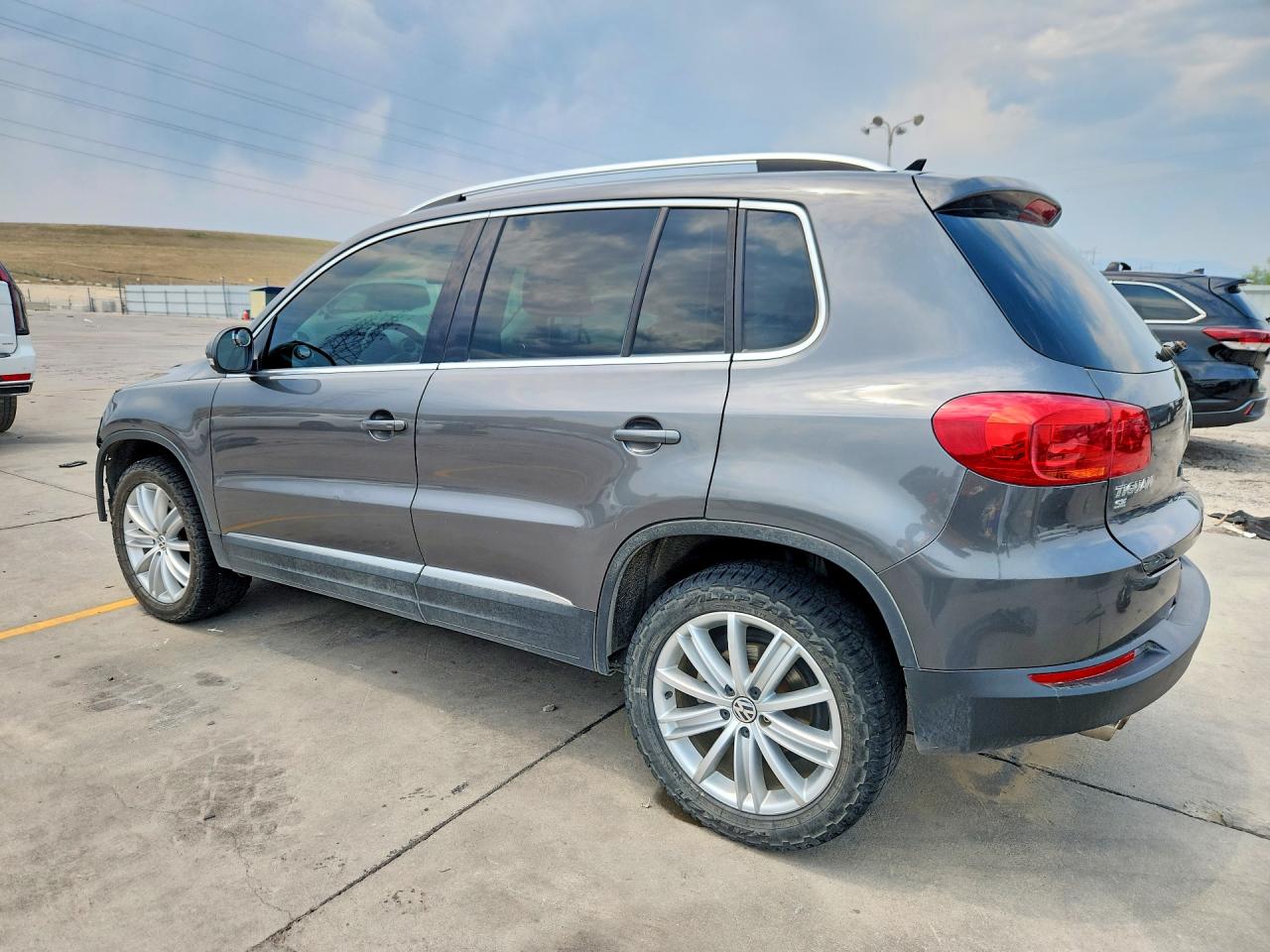 2016 VOLKSWAGEN TIGUAN S/SE/SEL/R-LINE — снимка 2