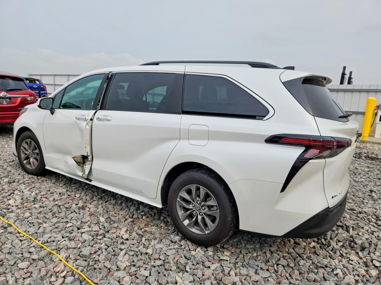 2025 TOYOTA SIENNA XLE 7-PASSENGER — снимка 2
