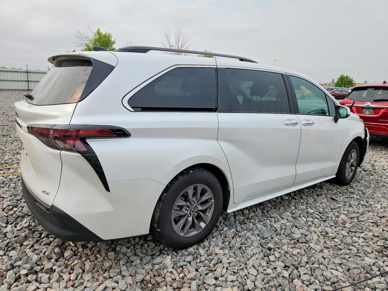 2025 TOYOTA SIENNA XLE 7-PASSENGER — снимка 3