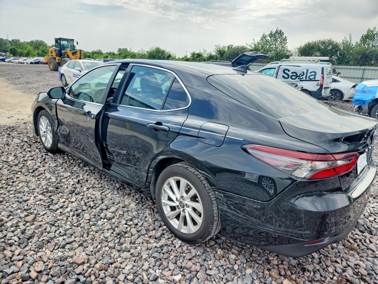 2021 TOYOTA CAMRY LE — снимка 2