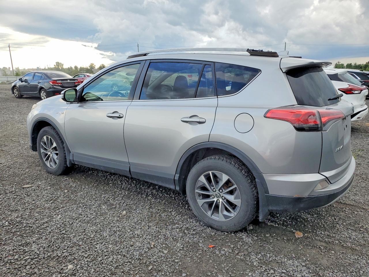 2017 TOYOTA RAV4 HYBRID XLE — снимка 2
