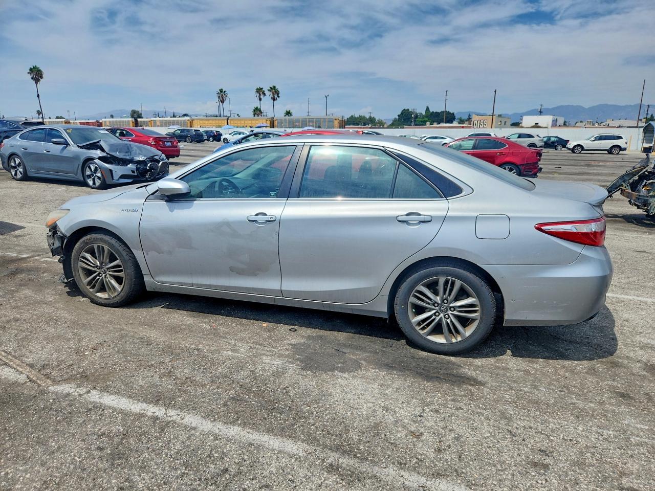2017 TOYOTA CAMRY HYBRID SE — снимка 2