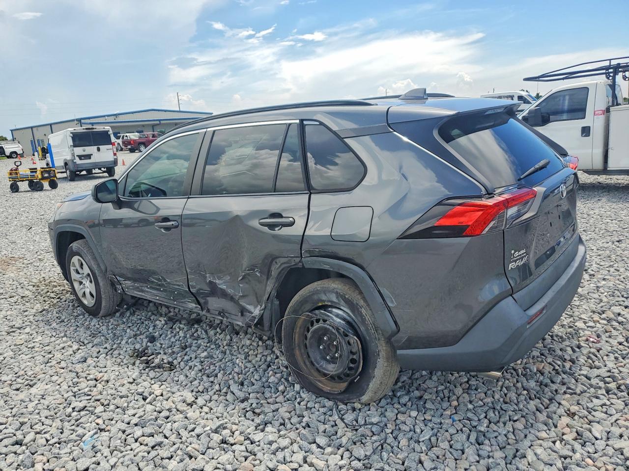 2020 TOYOTA RAV4 LE — снимка 2