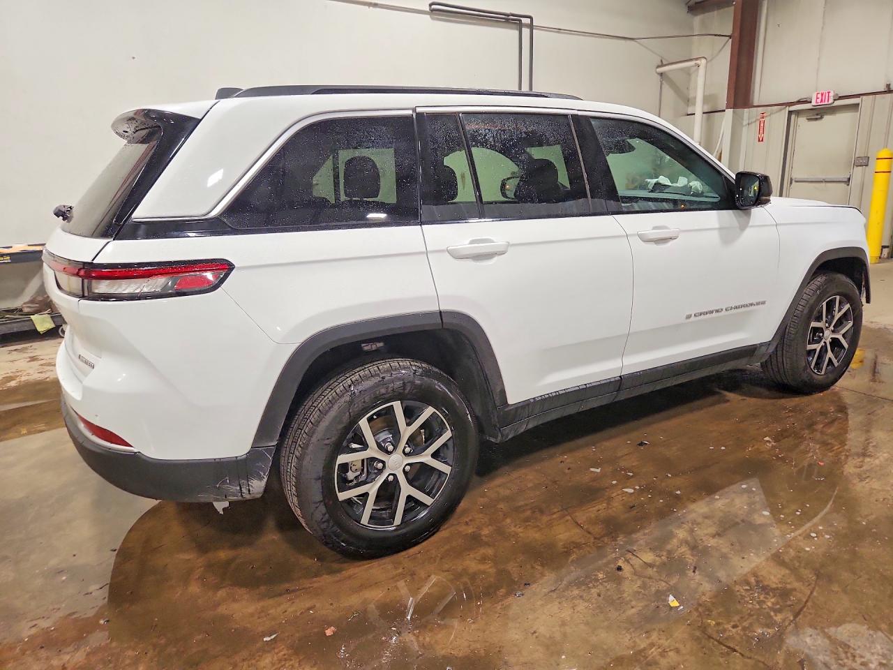2026 JEEP GRAND CHEROKEE LIMITED — photo 3