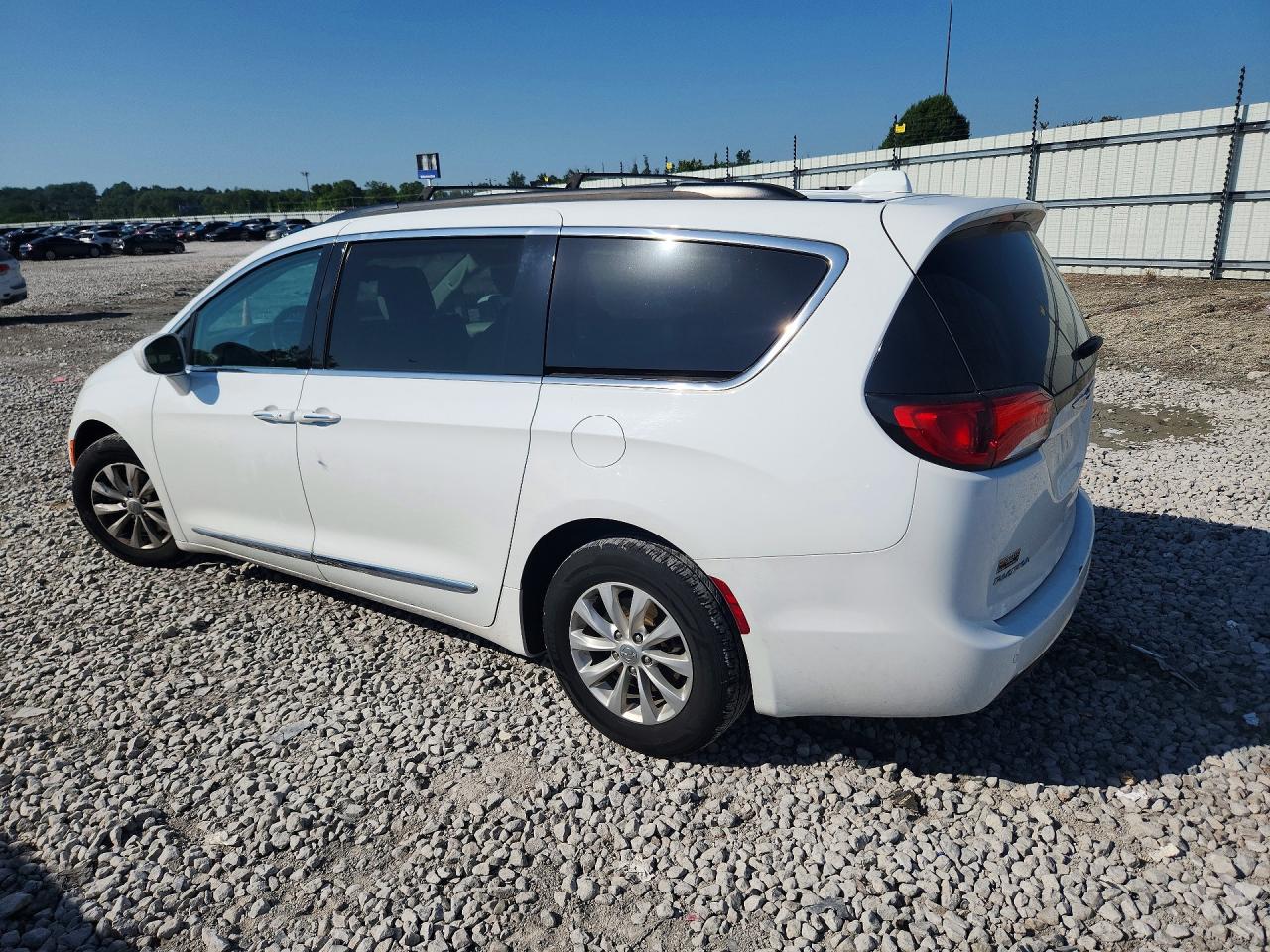 2017 CHRYSLER PACIFICA TOURING L — снимка 2