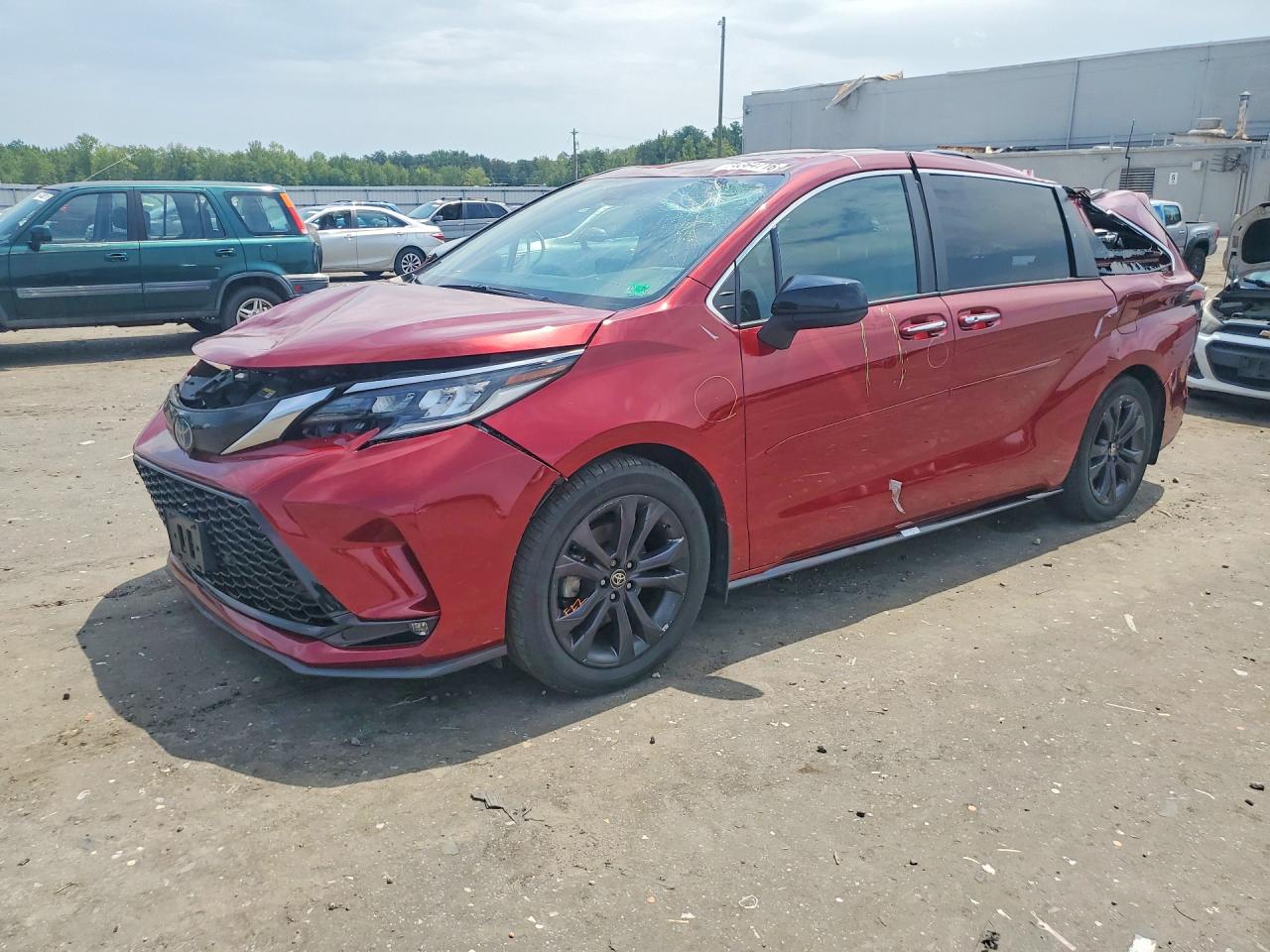 2022 TOYOTA SIENNA XSE
