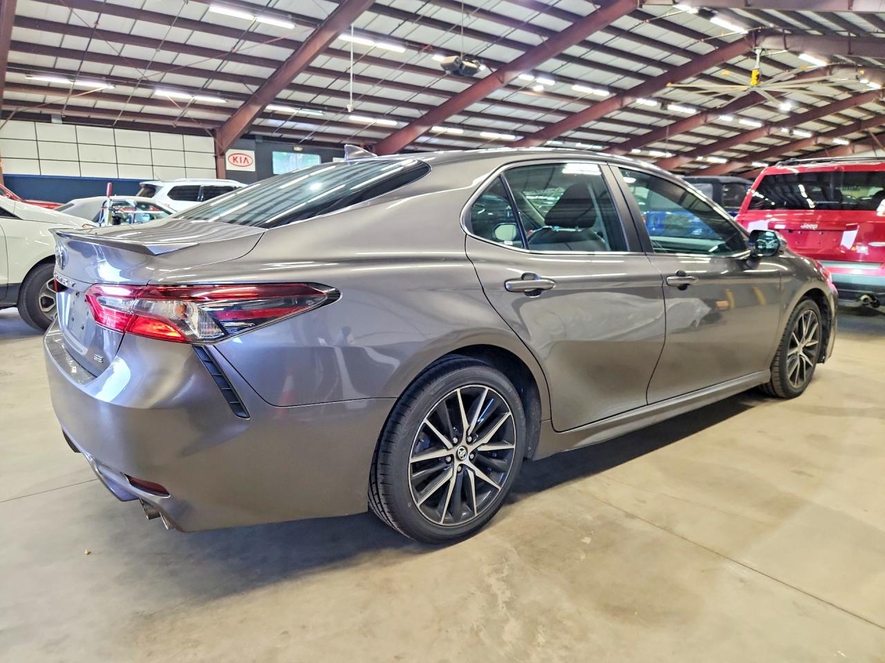 2021 TOYOTA CAMRY SE — снимка 3