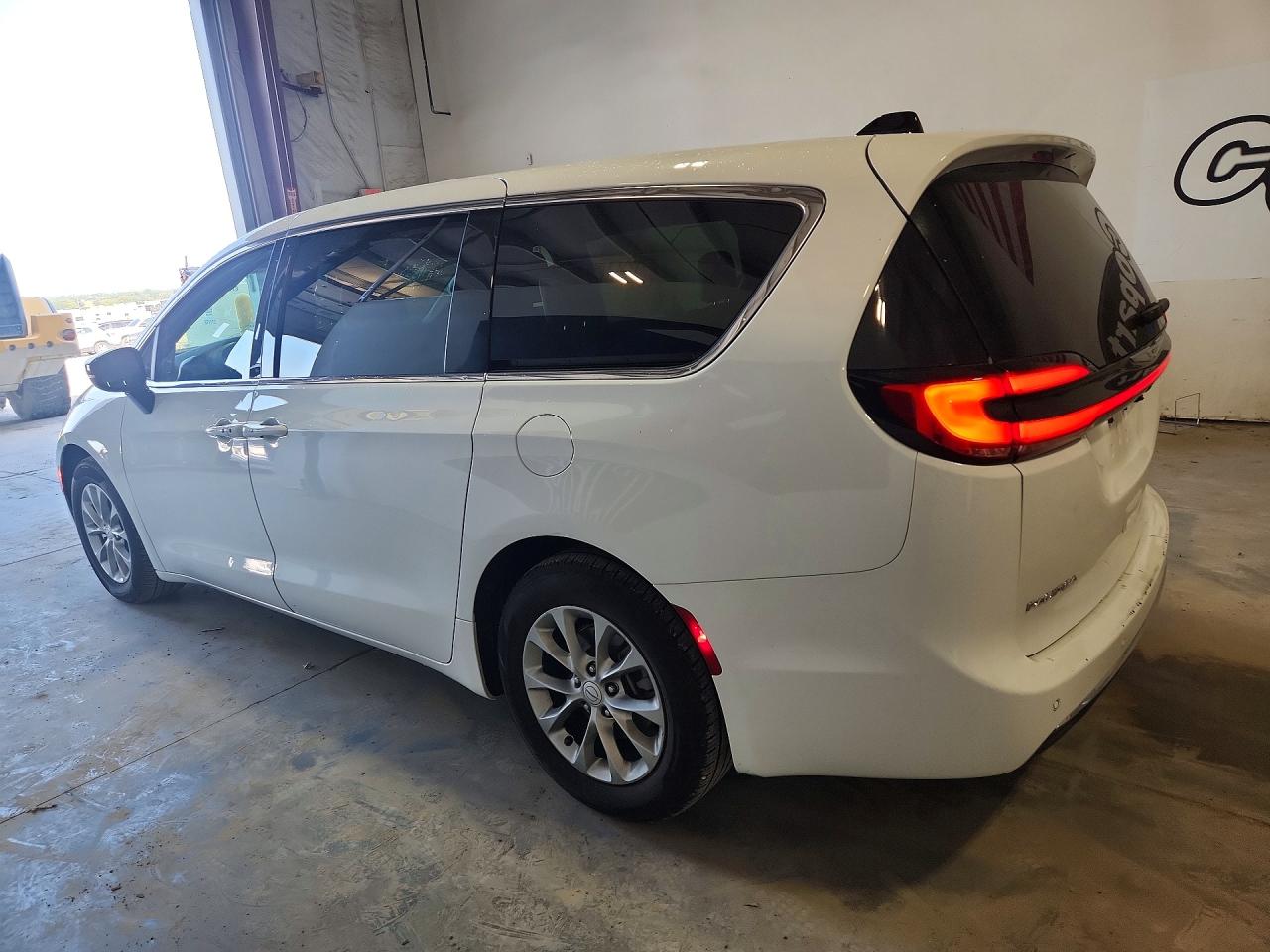 2026 CHRYSLER PACIFICA LIMITED — снимка 2