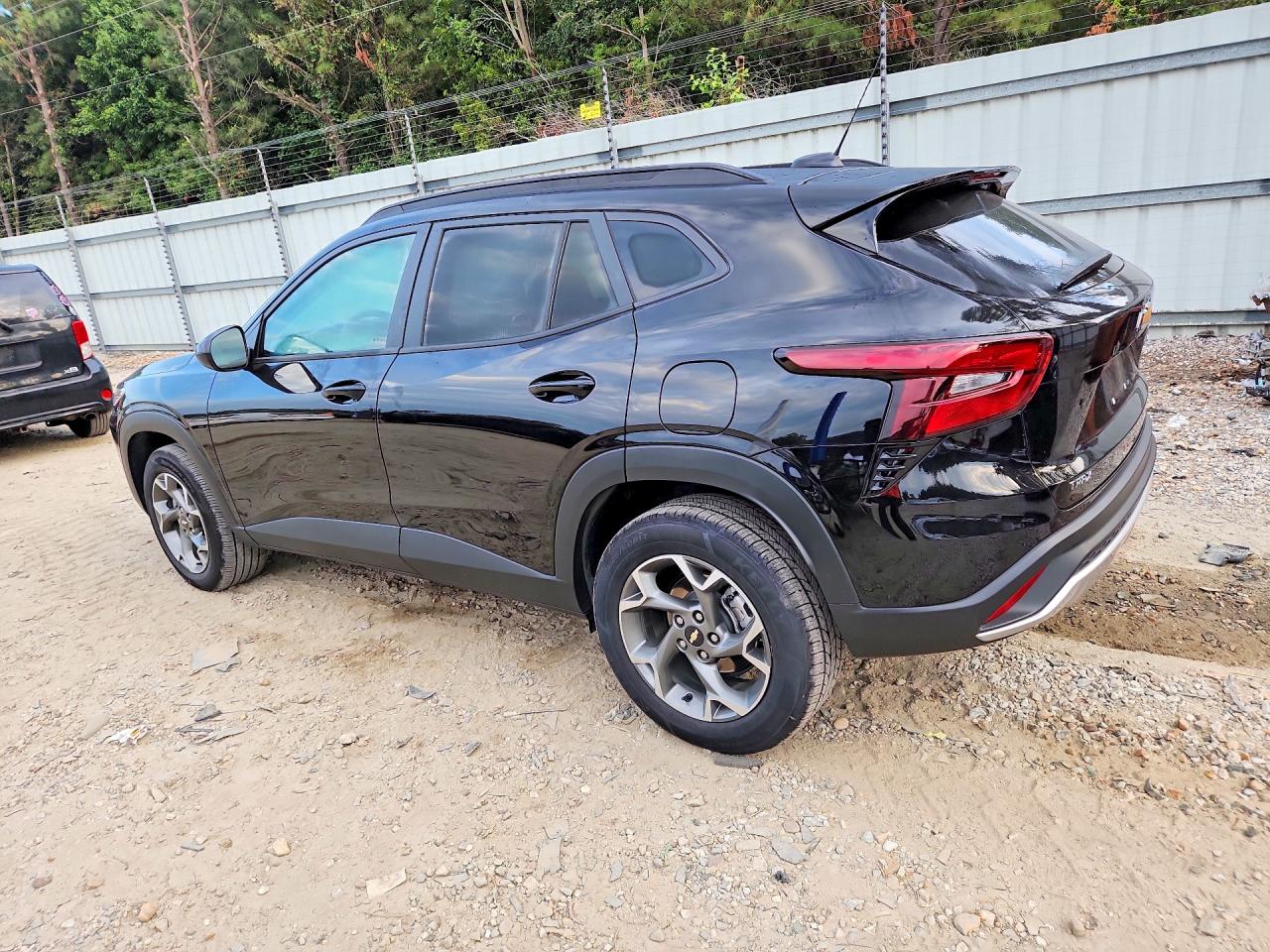2025 CHEVROLET TRAX 1LT — снимка 2