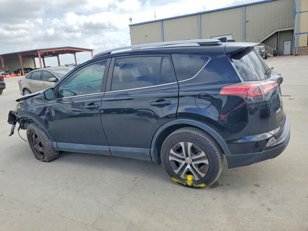 2018 TOYOTA RAV4 LE — снимка 2