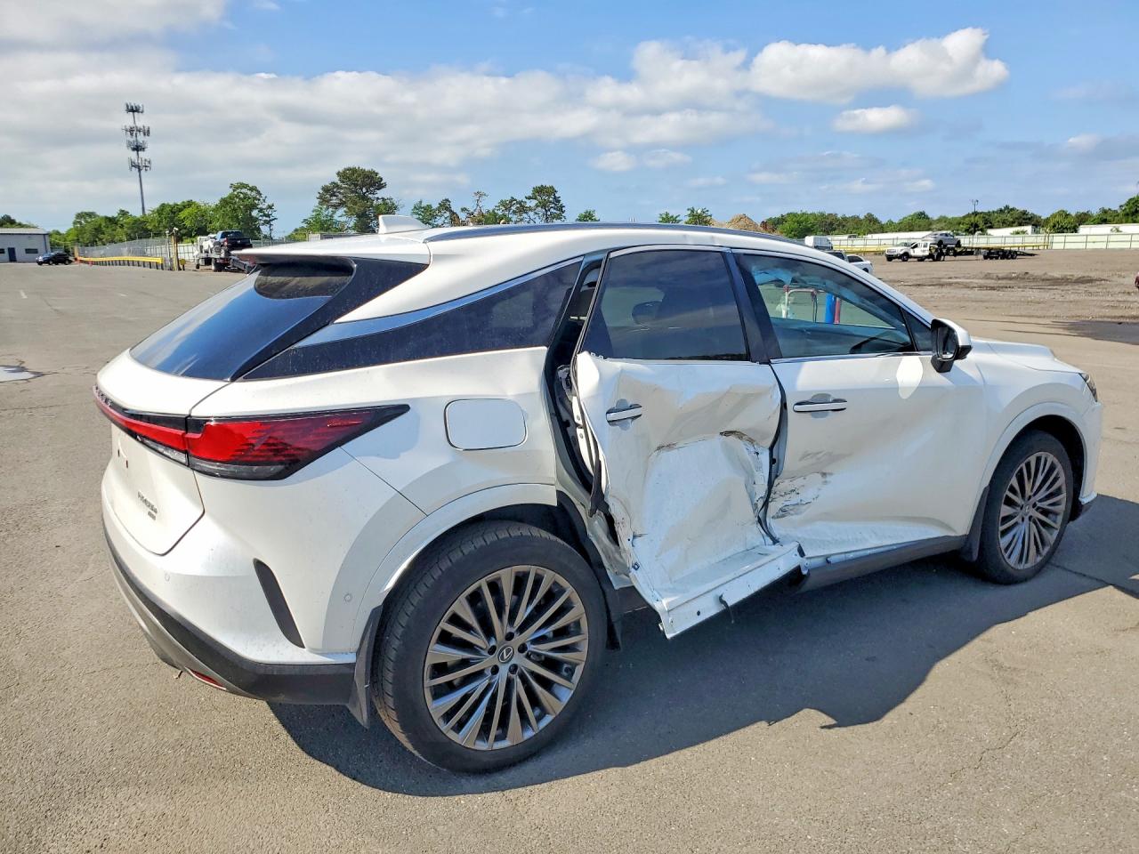 2024 LEXUS RX 450H+ LUXURY — снимка 3