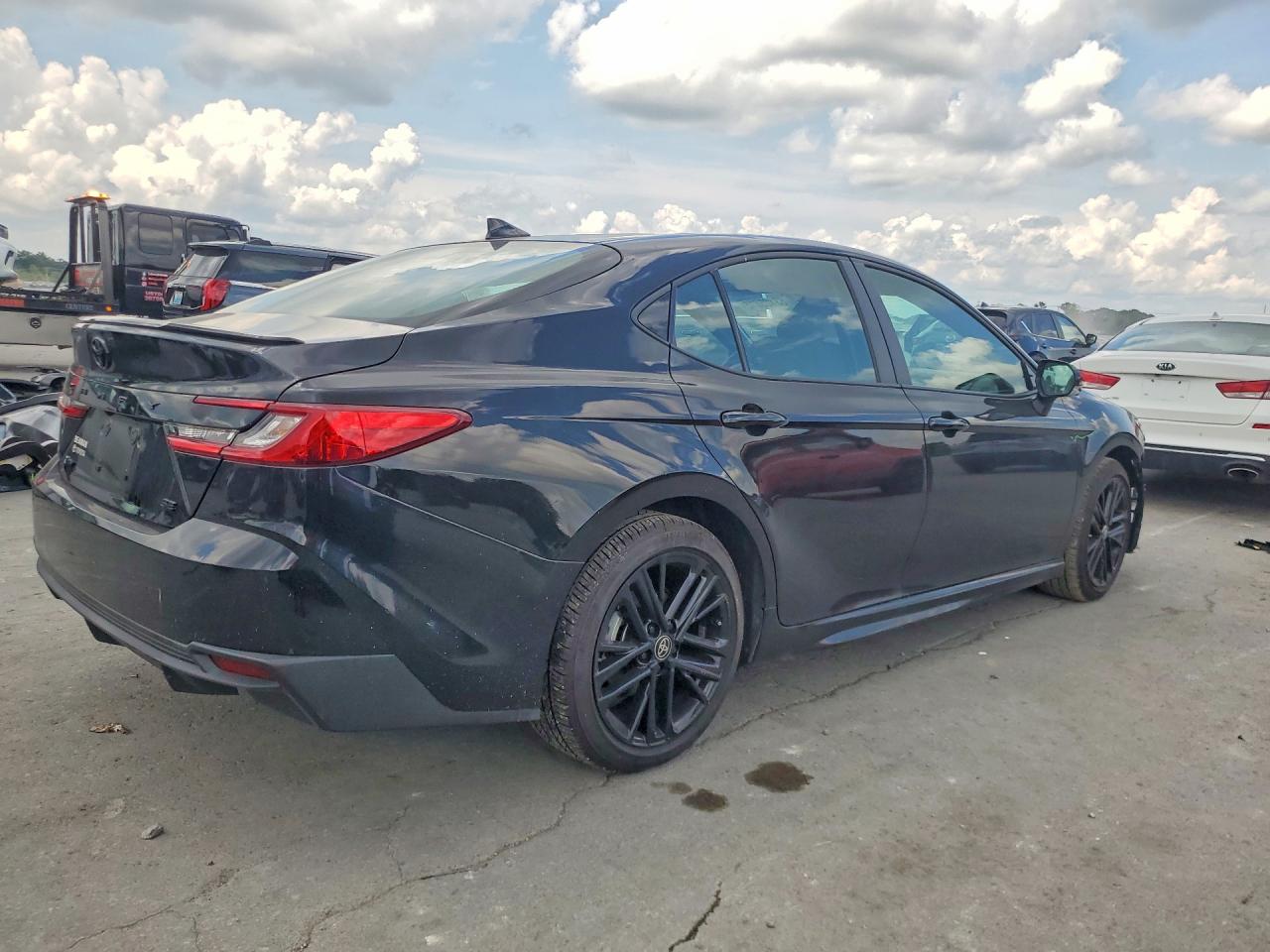 2026 TOYOTA CAMRY SE — снимка 3