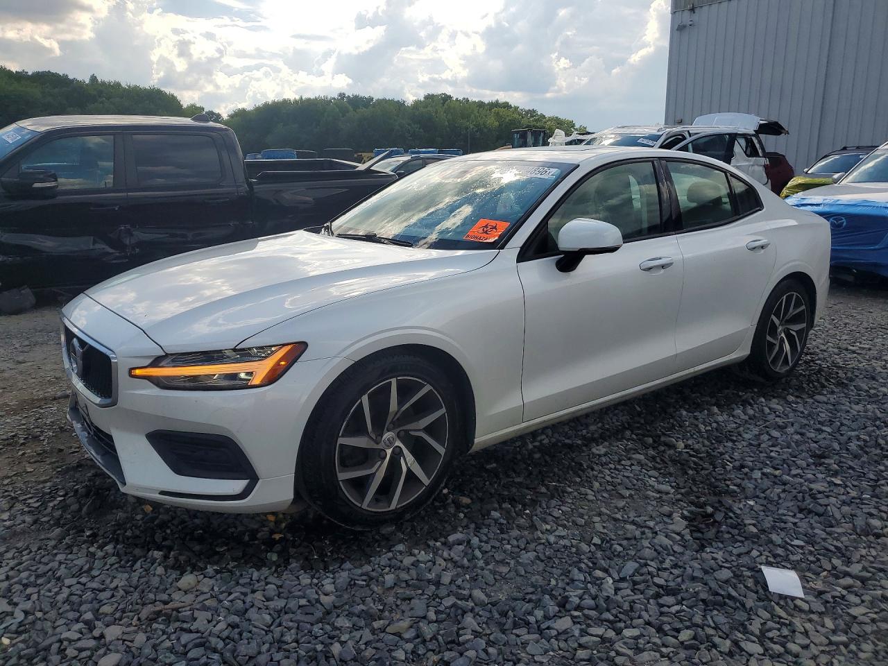 2019 VOLVO S60 T5 MOMENTUM