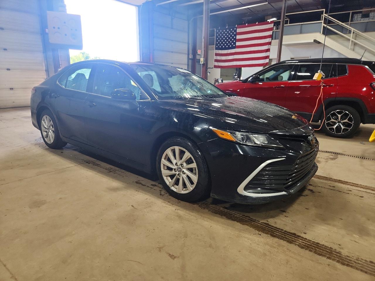 2021 TOYOTA CAMRY LE — снимка 4