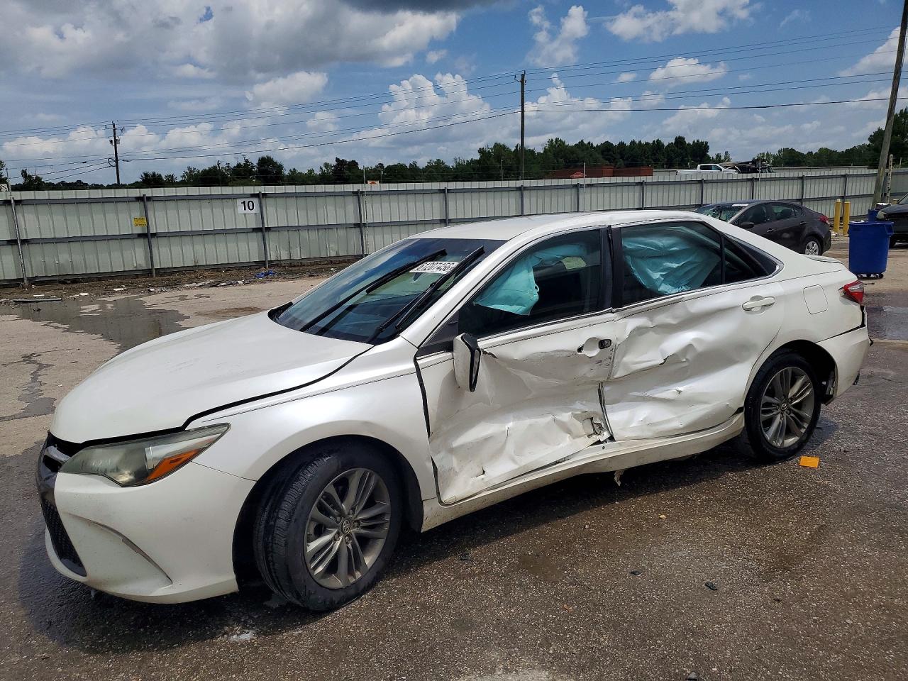 2016 TOYOTA CAMRY SE